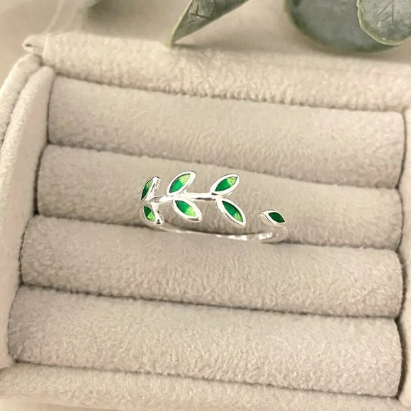 925 Sterling Silver Leaf Wrap Ring Green Dainty Boho Ring Green Leaf Ring - Picture 3 of 6